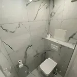Golden Seconds Apartment *