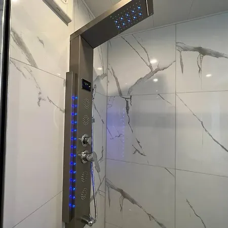 Golden Seconds Apartment