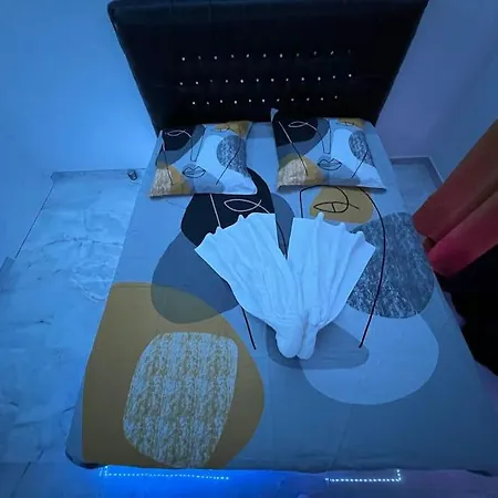 Daire Golden Seconds