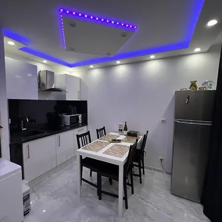 Golden Seconds Apartment