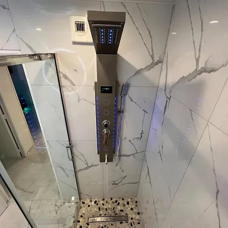 Daire Golden Seconds